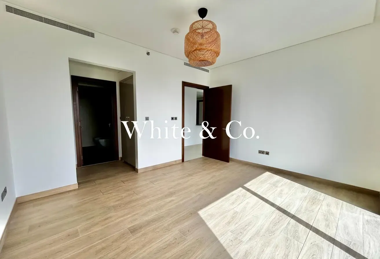 VACANT NOW | UNFURNISHED | LARGE LAYOUT