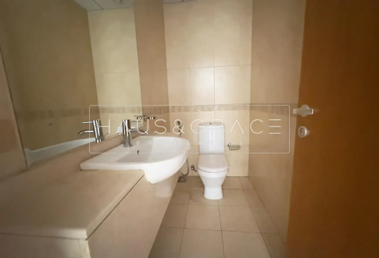Spacious Unit | Family living | Ready to move