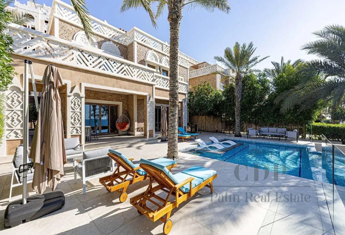 5BR FULLY UPGRADED WITH POOL + GARDEN I SEA VIEW