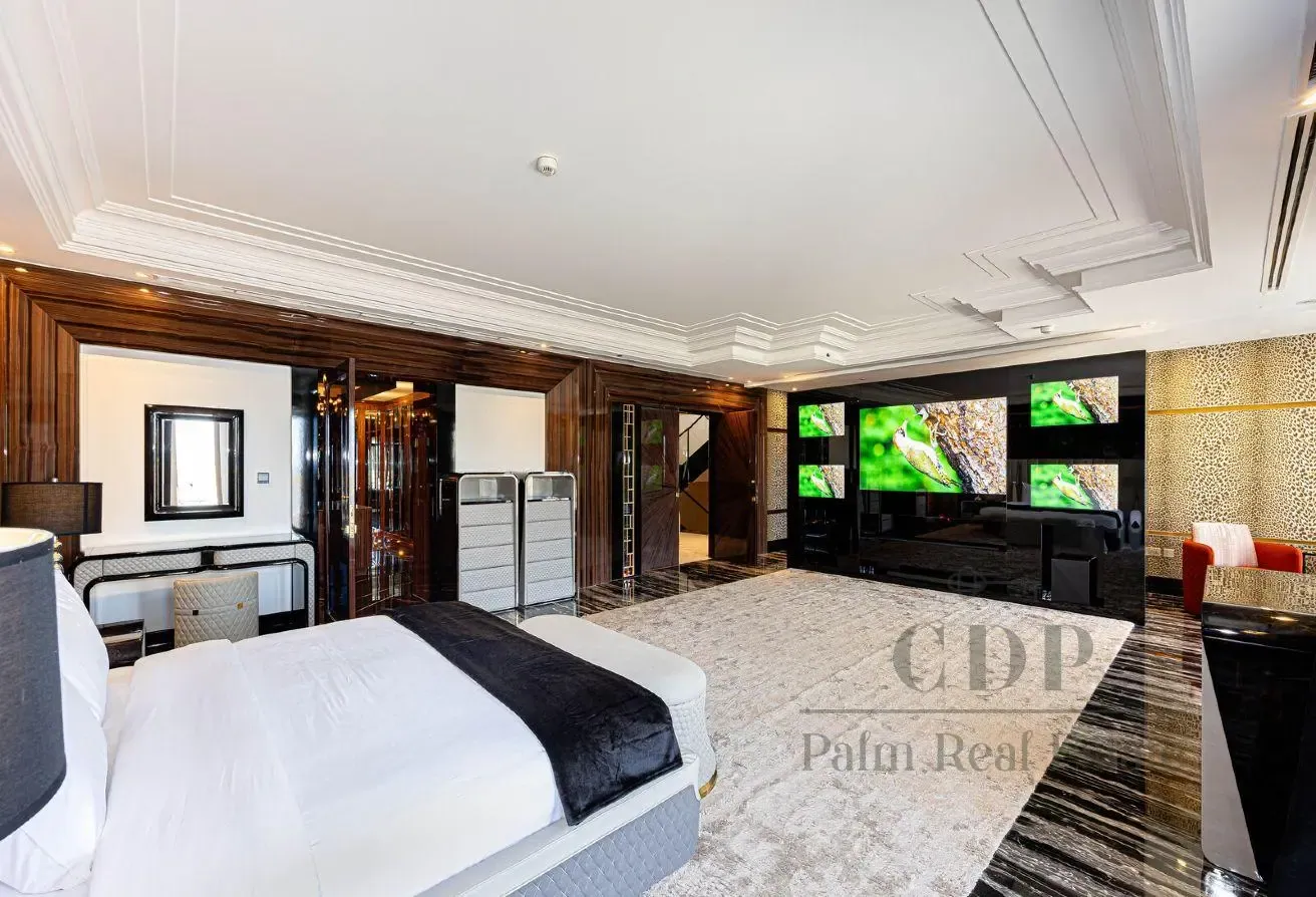 5BR FULLY UPGRADED WITH POOL + GARDEN I SEA VIEW