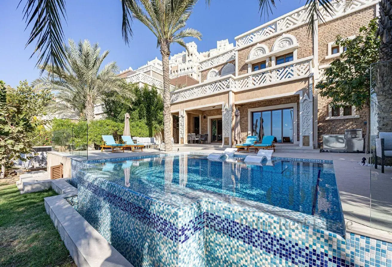 5BR FULLY UPGRADED WITH POOL + GARDEN I SEA VIEW