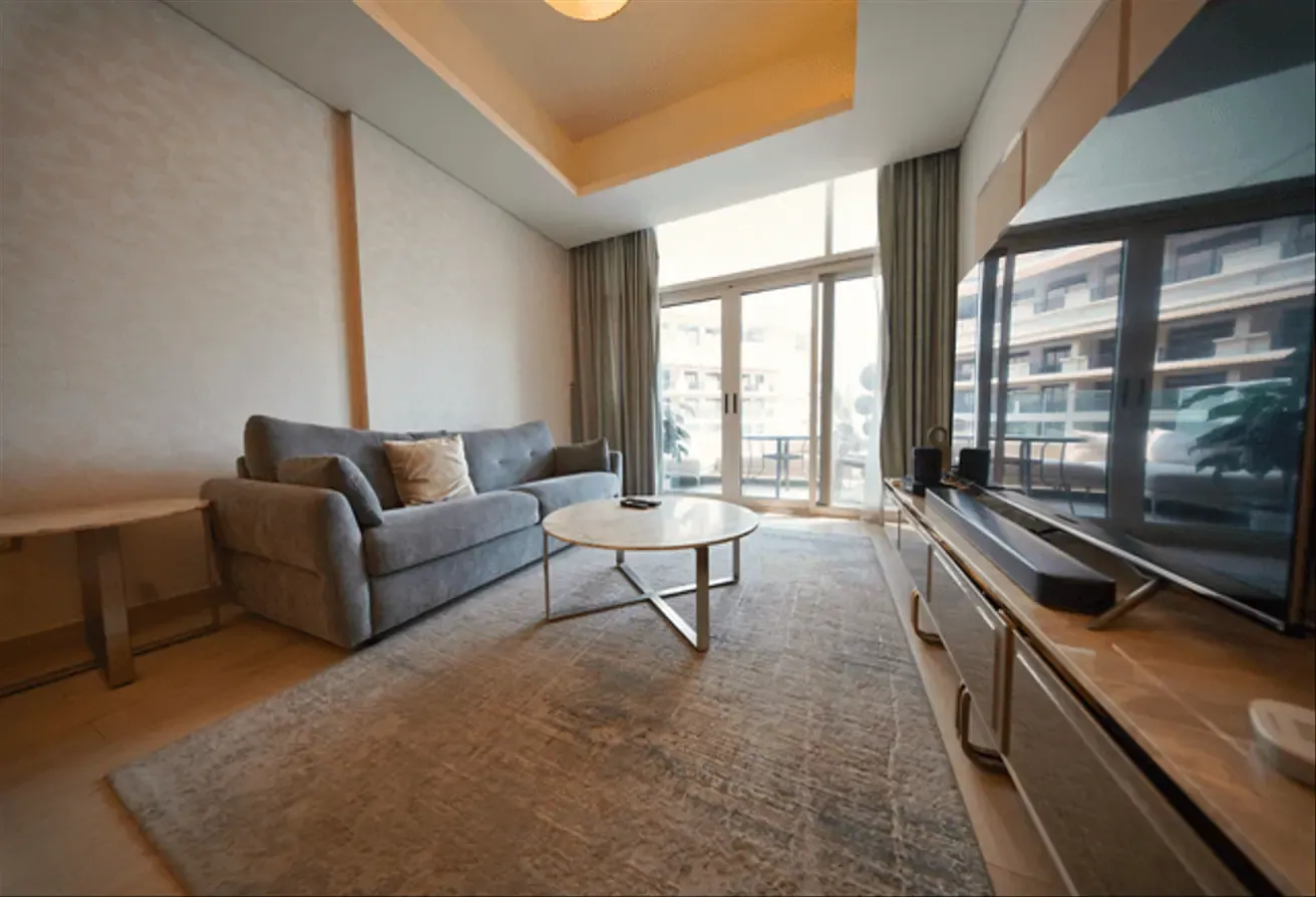 Chic 1BR Apartment with Private Beach Access