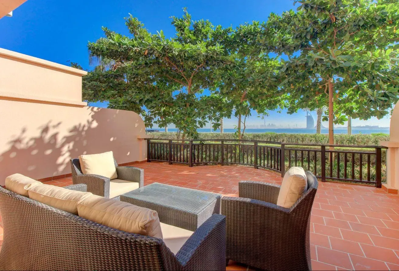 Relaxing 1BR Seaview Escape with Resort Access