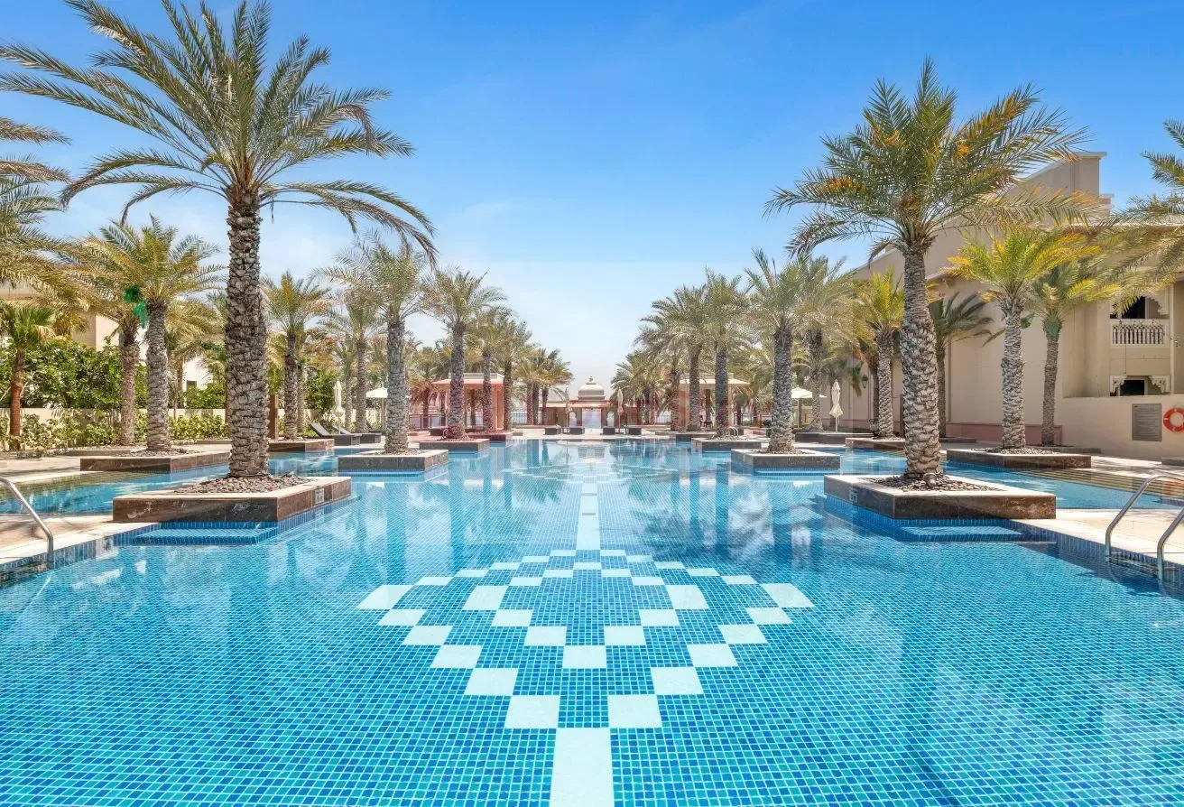 4BR Luxury Penthouse w/Jacuzzi, Beach & Pool