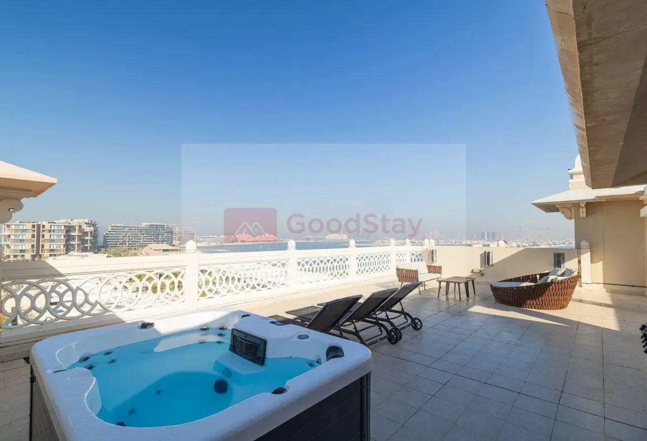 4BR Luxury Penthouse w/Jacuzzi, Beach & Pool
