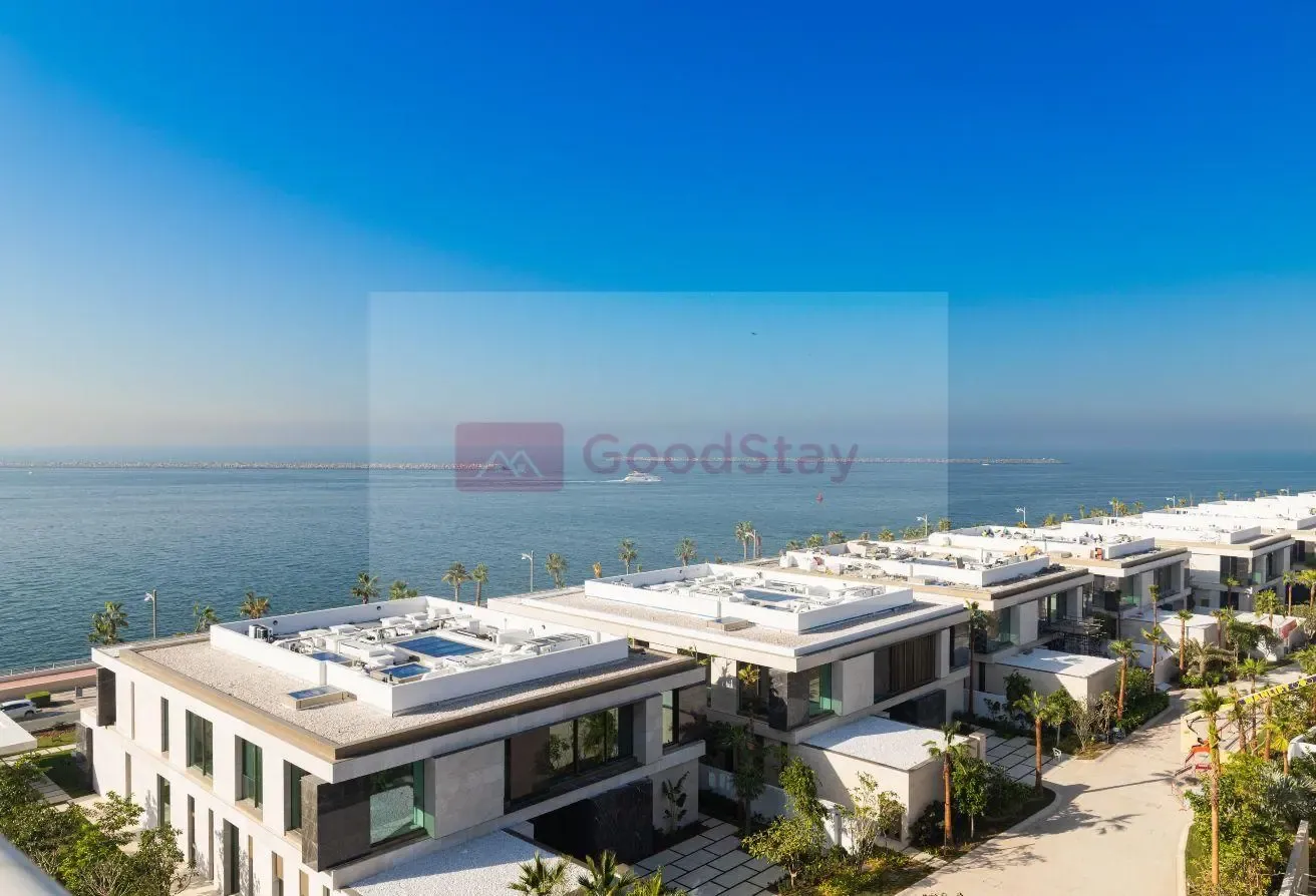4BR Luxury Penthouse w/Jacuzzi, Beach & Pool