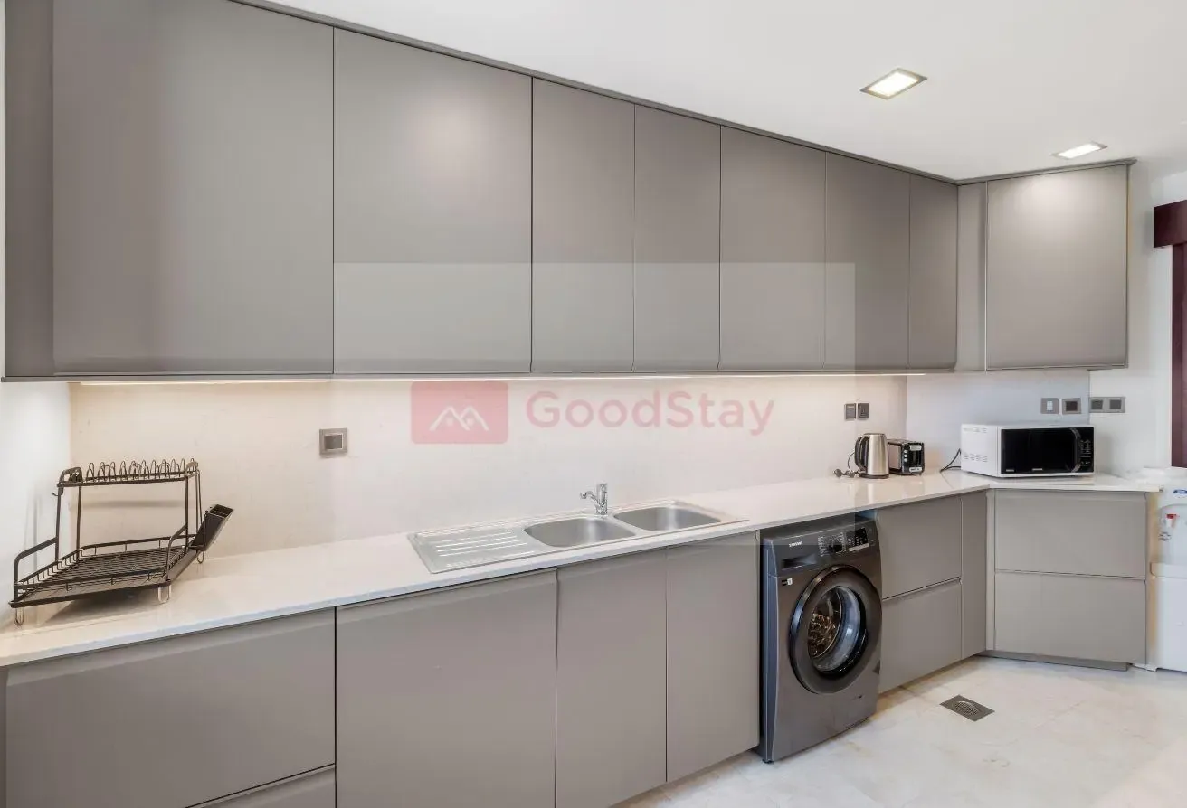 4BR Luxury Penthouse w/Jacuzzi, Beach & Pool
