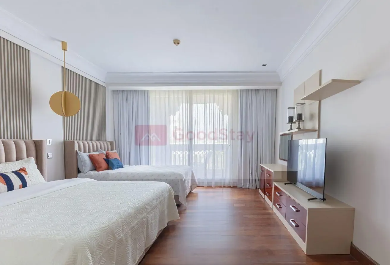 Lovely 1-bedroom beachfront apartment with pool