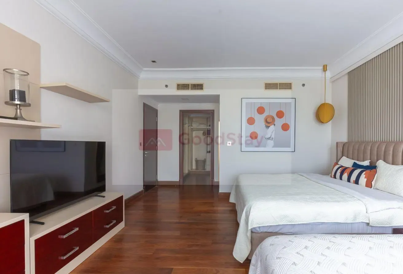Lovely 1-bedroom beachfront apartment with pool