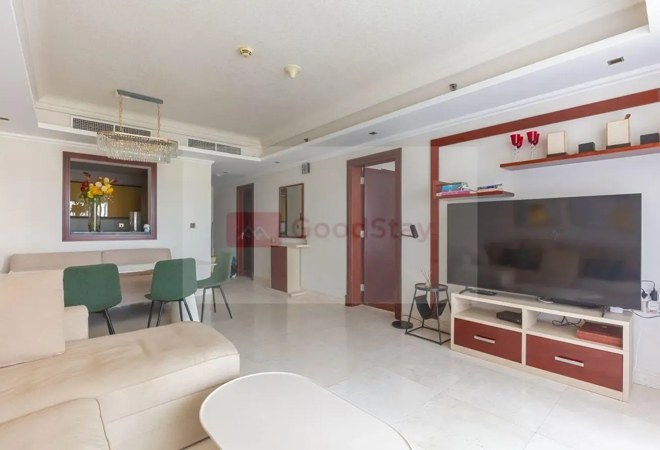 Lovely 1-bedroom beachfront apartment with pool