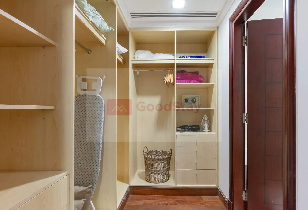Lovely 1-bedroom beachfront apartment with pool