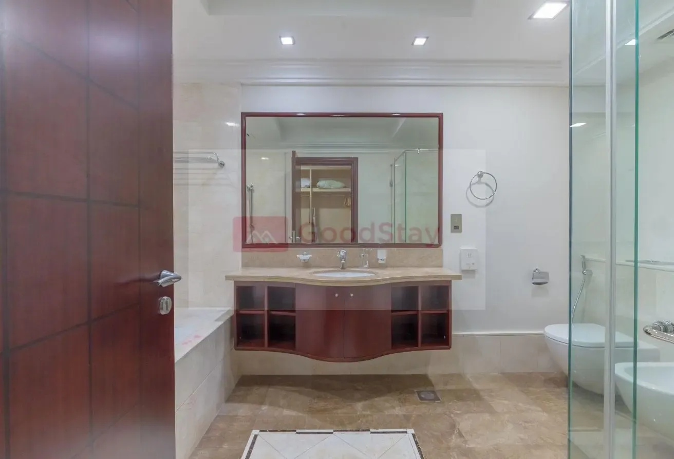Lovely 1-bedroom beachfront apartment with pool