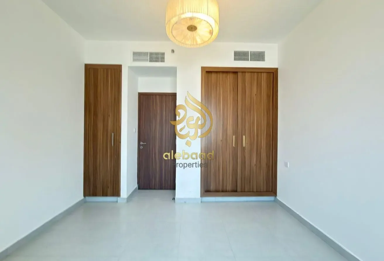 Spacious Luxury 2Bhk Apartment Family Building