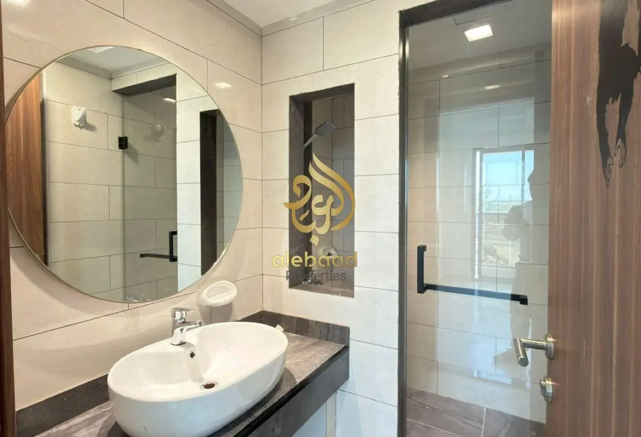 Spacious Luxury 2Bhk Apartment Family Building