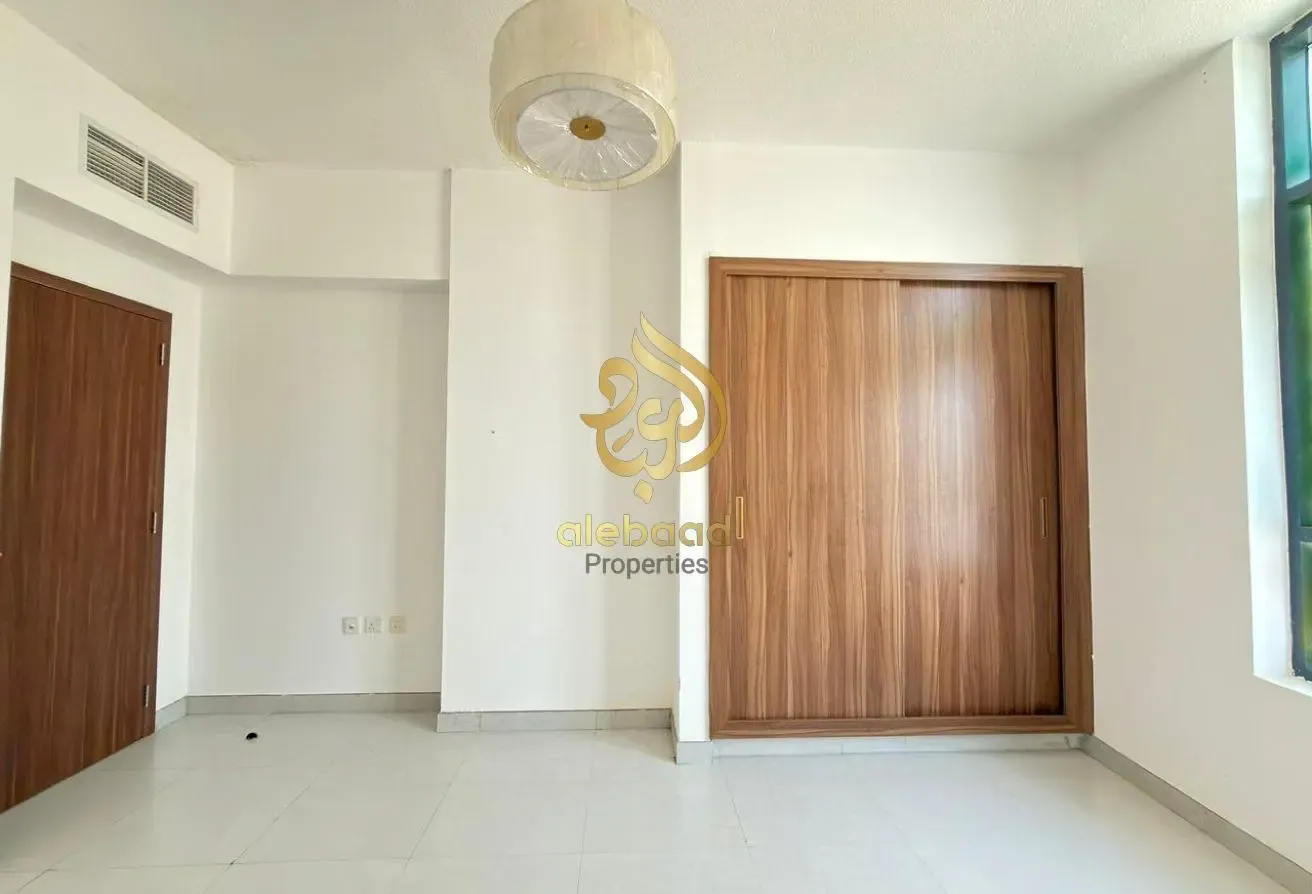 Spacious Luxury 1Bhk Apartment Family Building