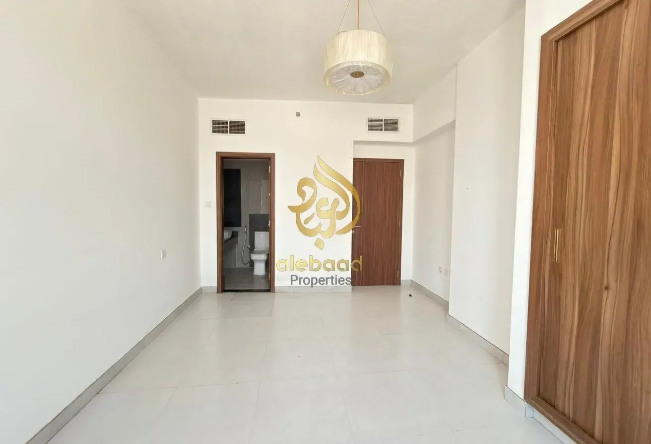Spacious Luxury 1Bhk Apartment Family Building