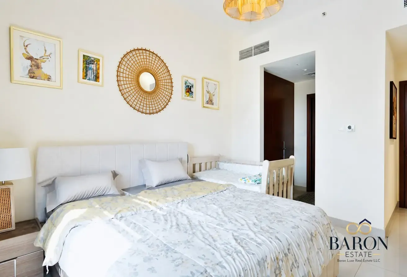 Full pool and park view | Vacant | Large Layout