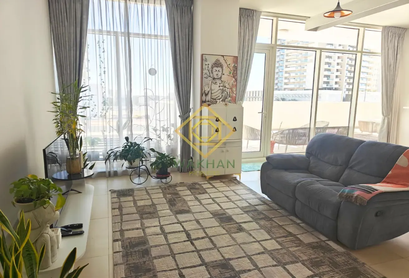 Spacious 1BR + Study | Huge Layout | Near Metro