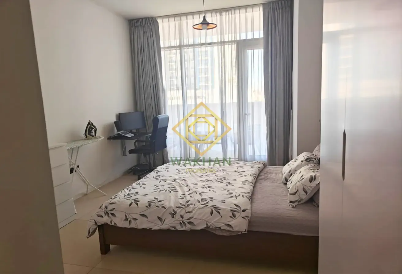 Spacious 1BR + Study | Huge Layout | Near Metro
