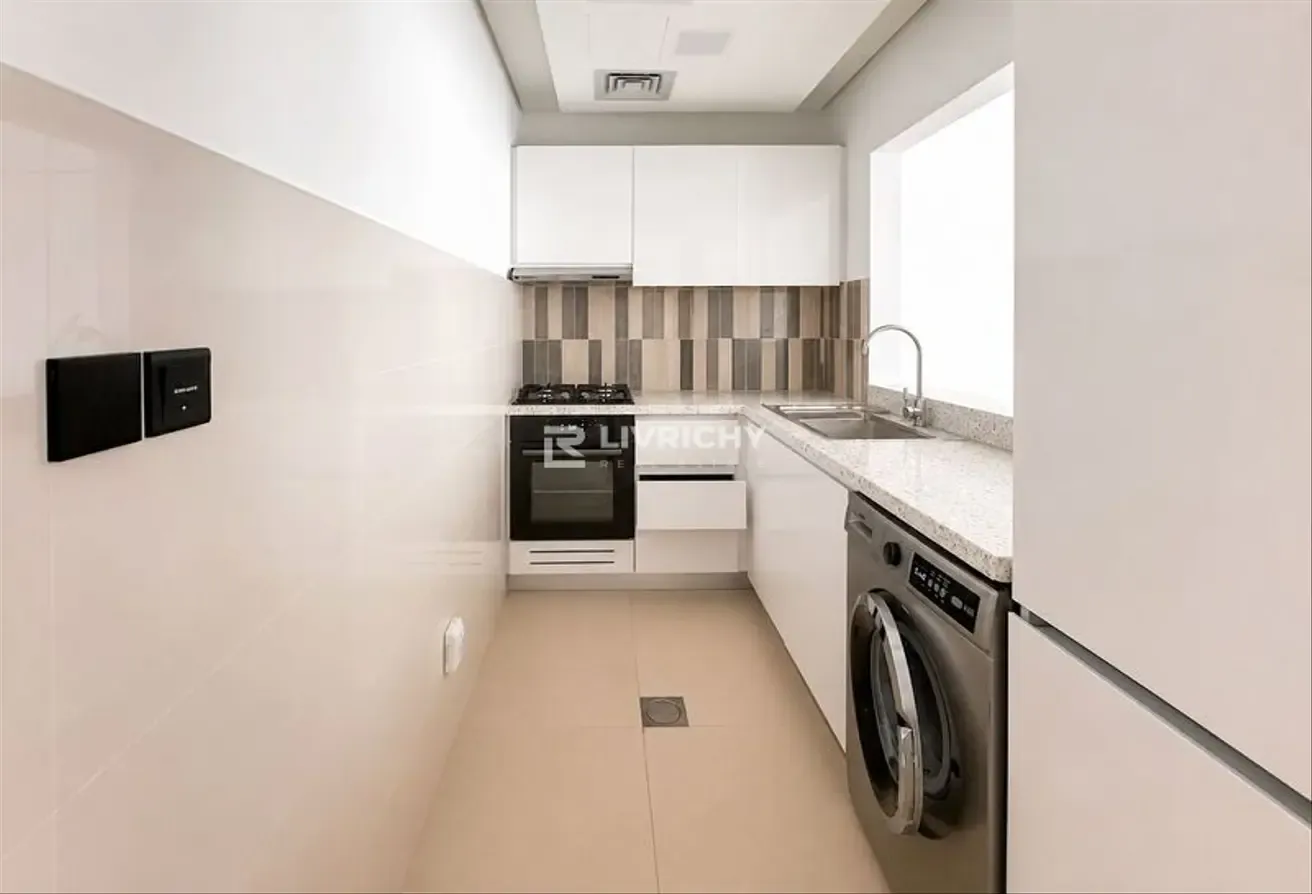 COMMUNITY VIEW | NEAR METRO | BIG BALCONY