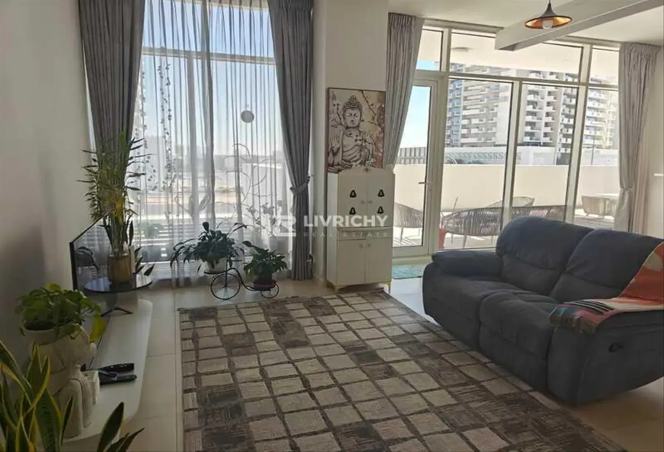 NEAR METRO | BIG BALCONY | COMMUNITY VIEW