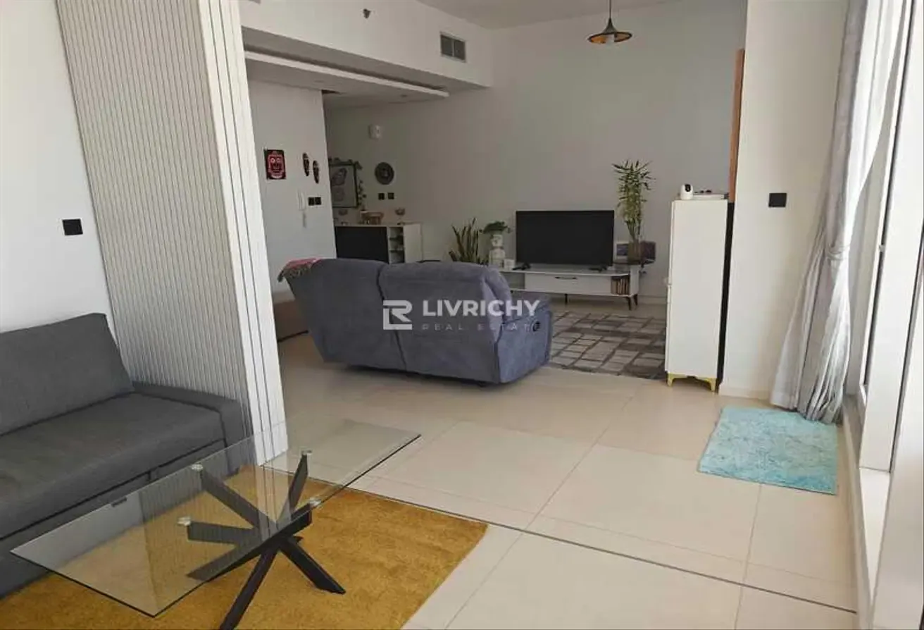 NEAR METRO | BIG BALCONY | COMMUNITY VIEW