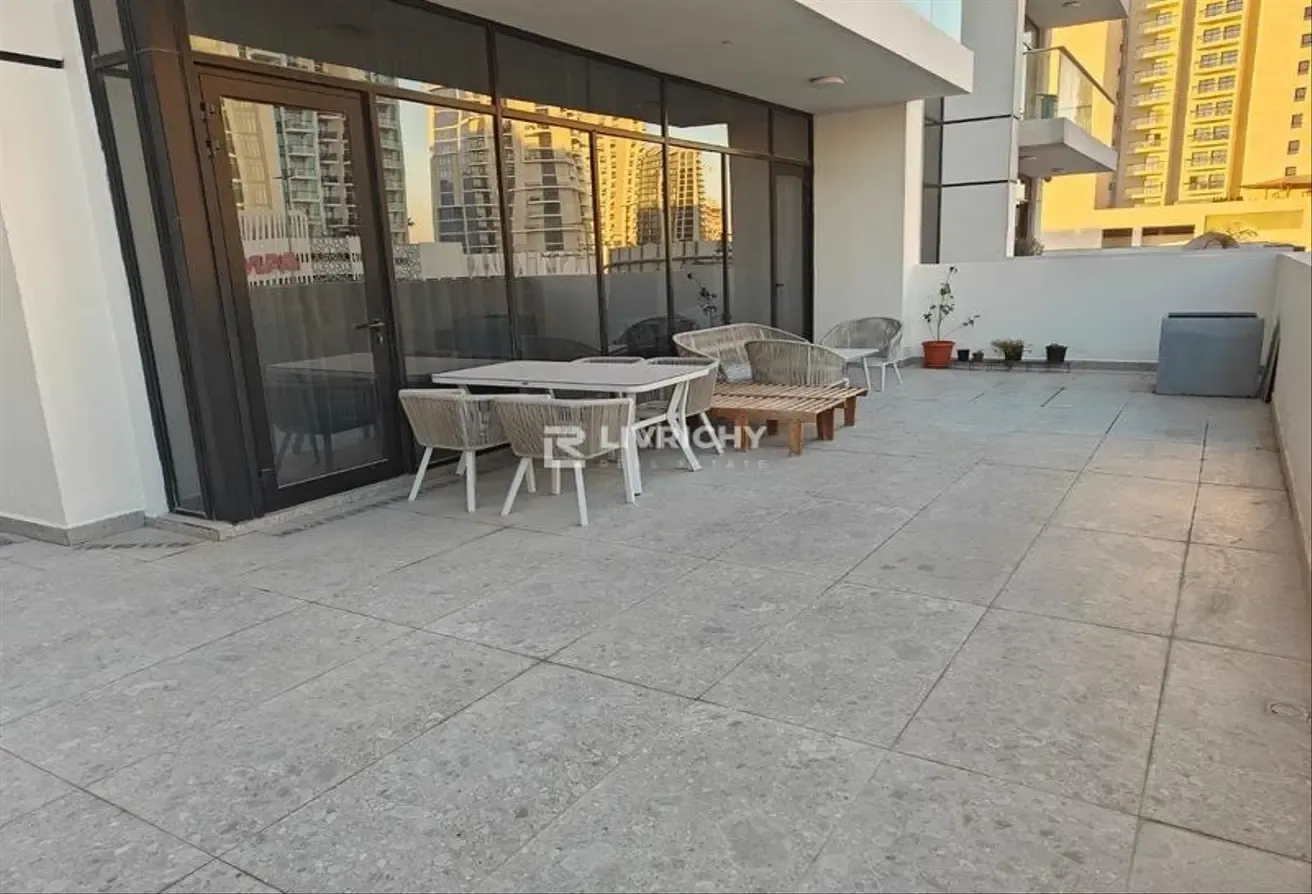 NEAR METRO | BIG BALCONY | COMMUNITY VIEW