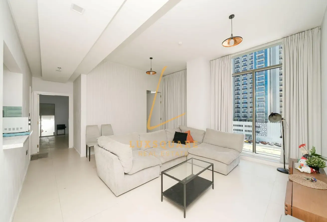 Pool And Gym Access | Vacant | Near Metro