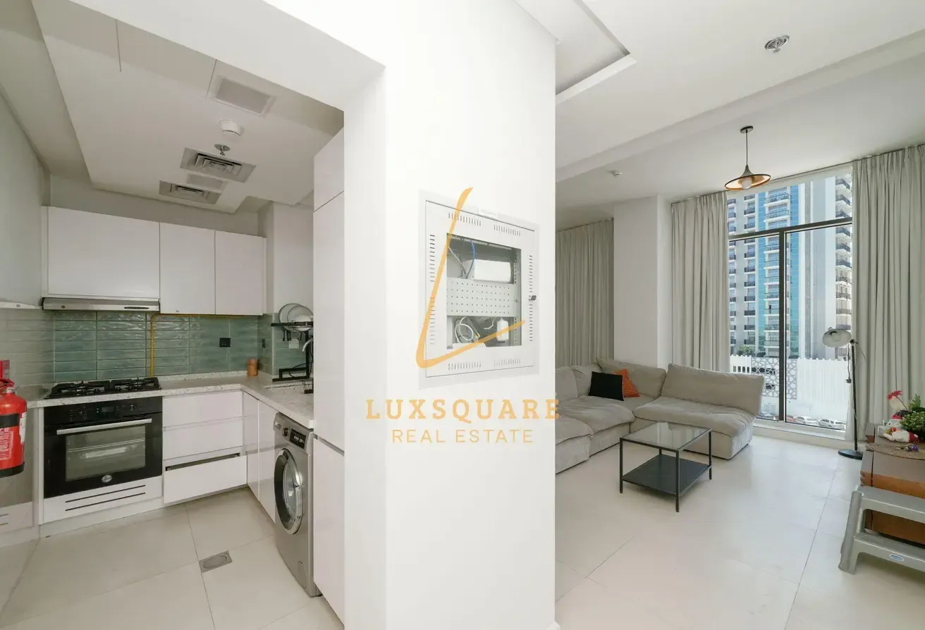 Pool And Gym Access | Vacant | Near Metro