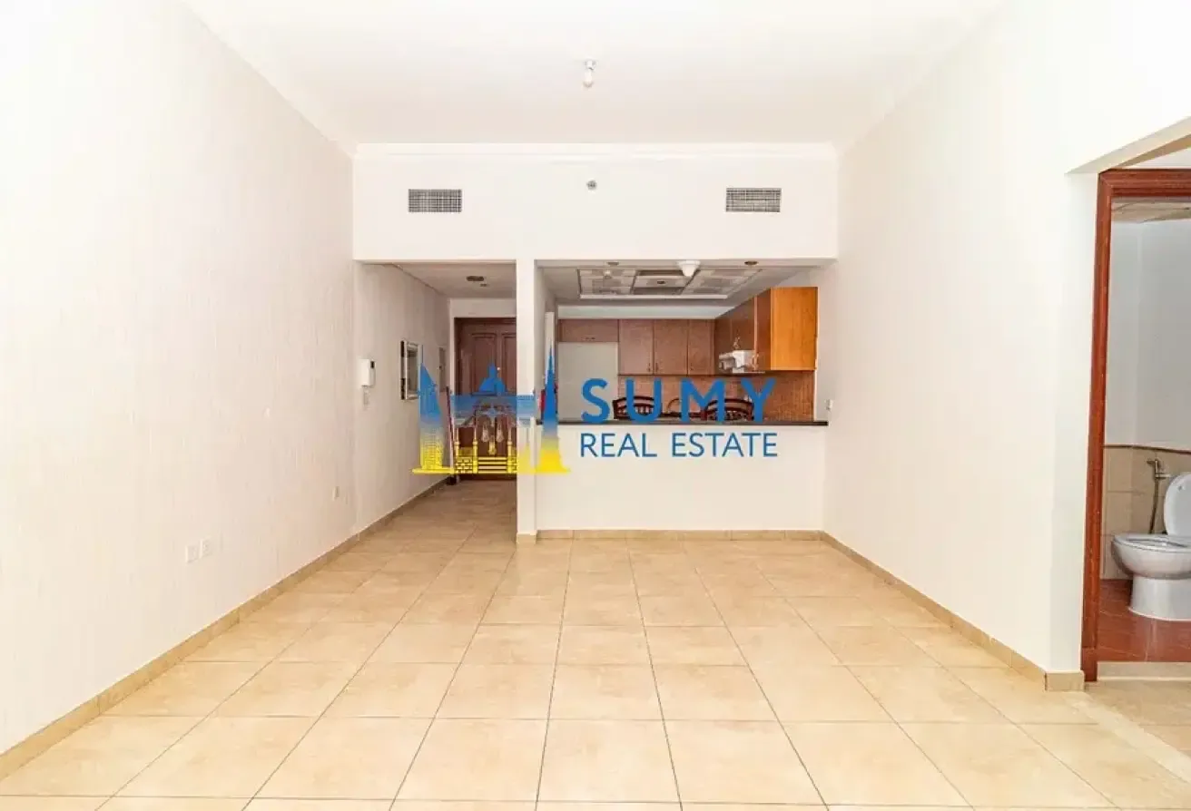 Vacant! Corner Layout! Full Canal View