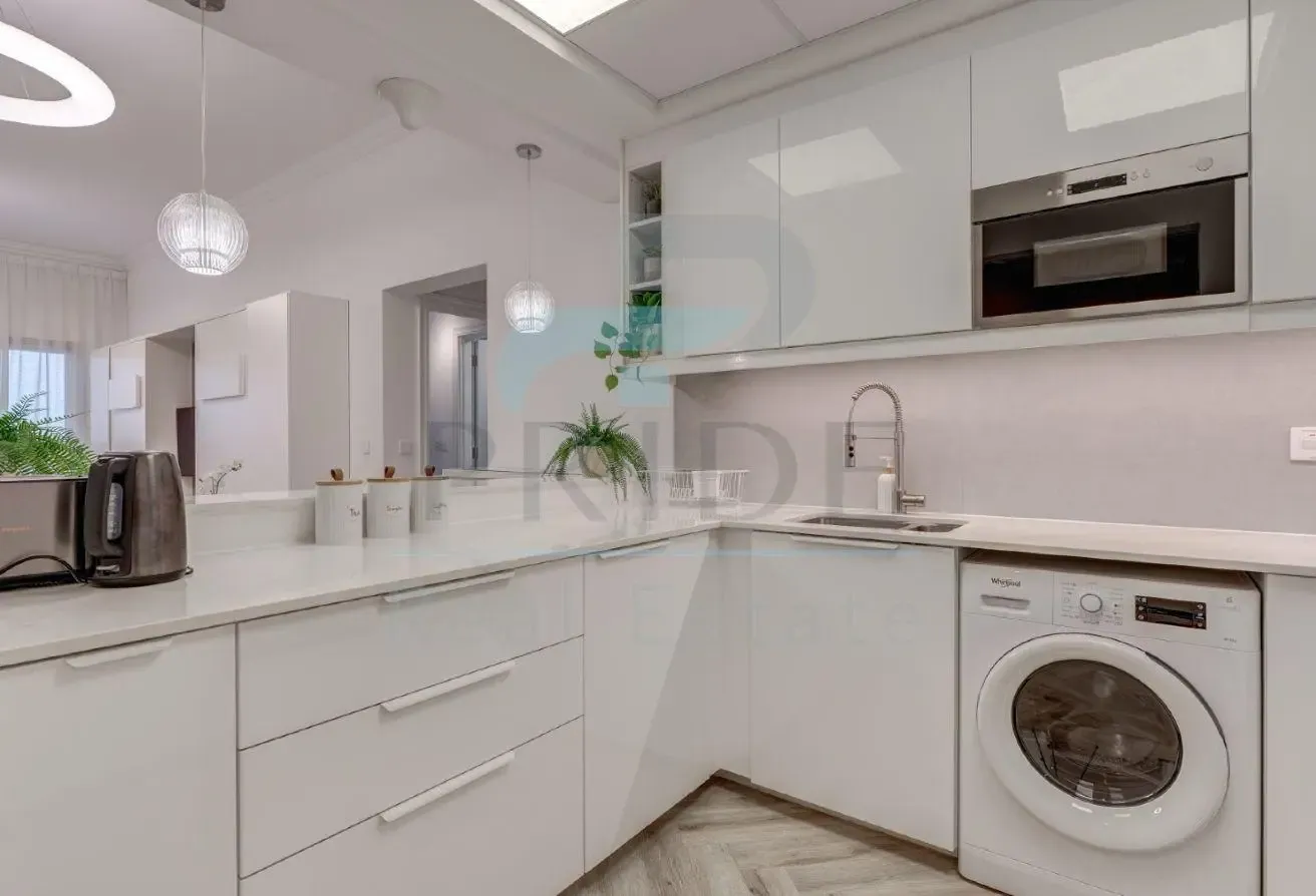 1 Bedroom | Canal View |Upgraded | Fully Furnished