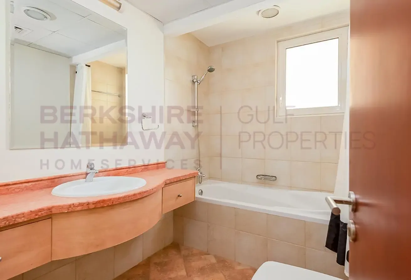 Beautiful 1 Bedroom with Balcony | Canal View