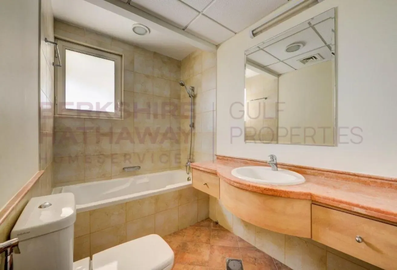 Beautiful 1 Bedroom with Balcony | Canal View
