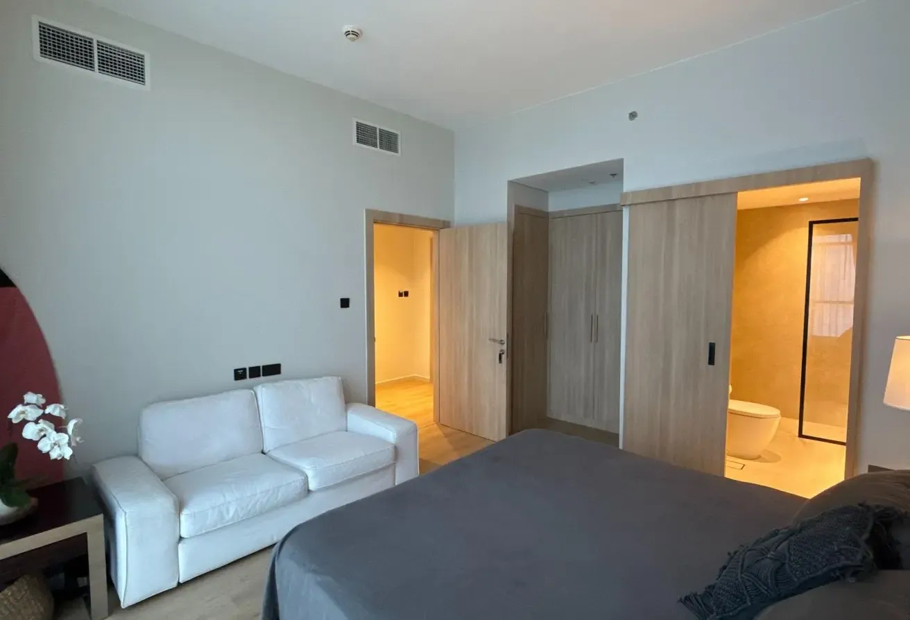 Fully Upgraded & Renovated 1 Bedroom | Golf View