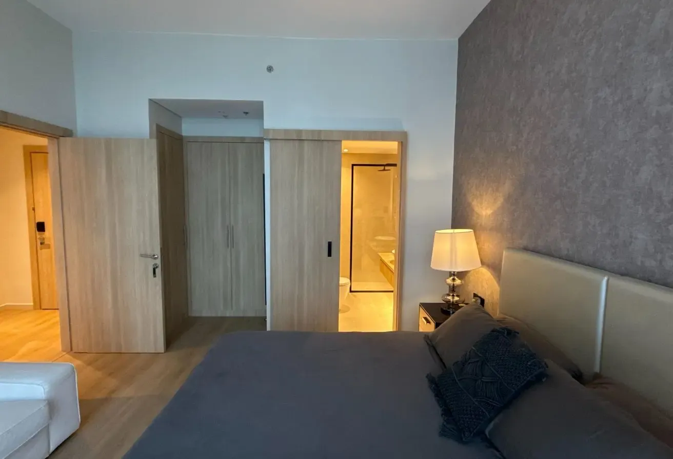 Fully Upgraded & Renovated 1 Bedroom | Golf View