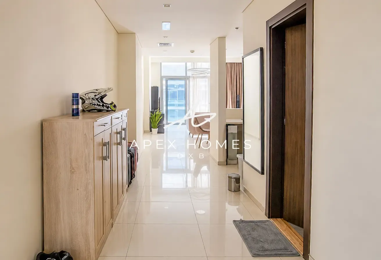 Golf View | Vacant | Corner Unit