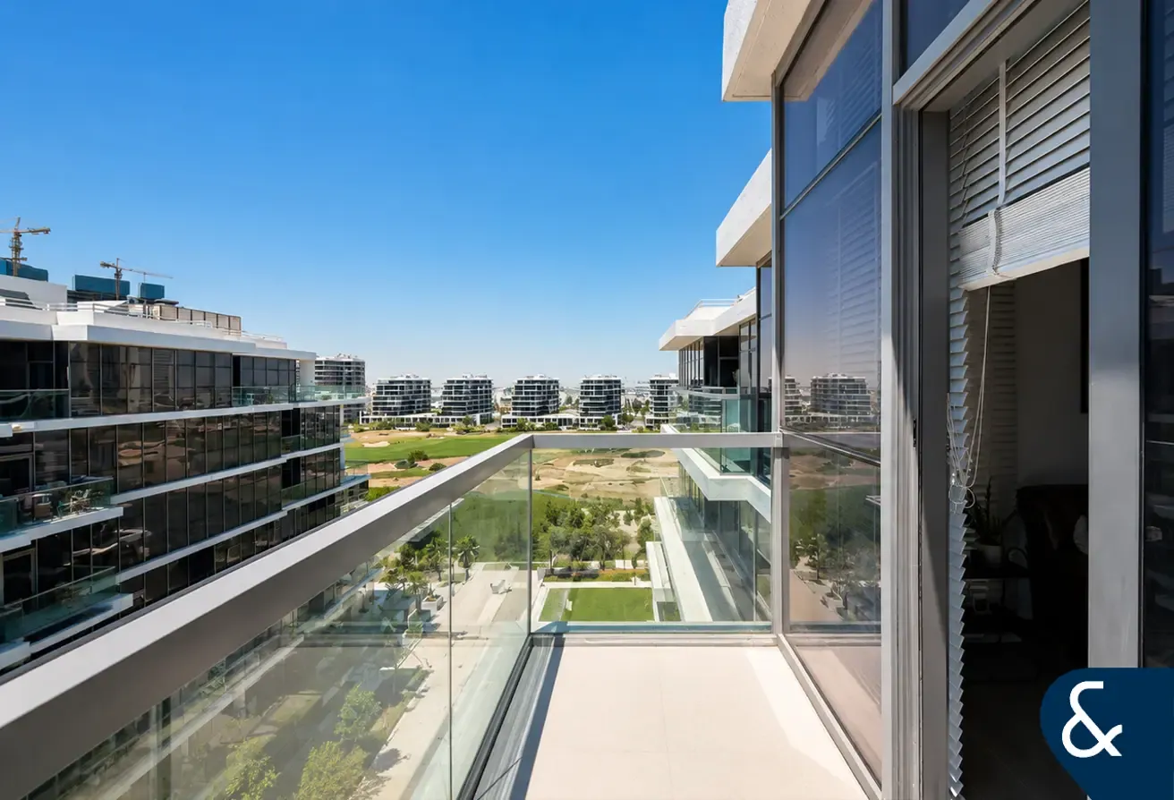Corner 1 Bed | Upgraded | Golf View | VOT