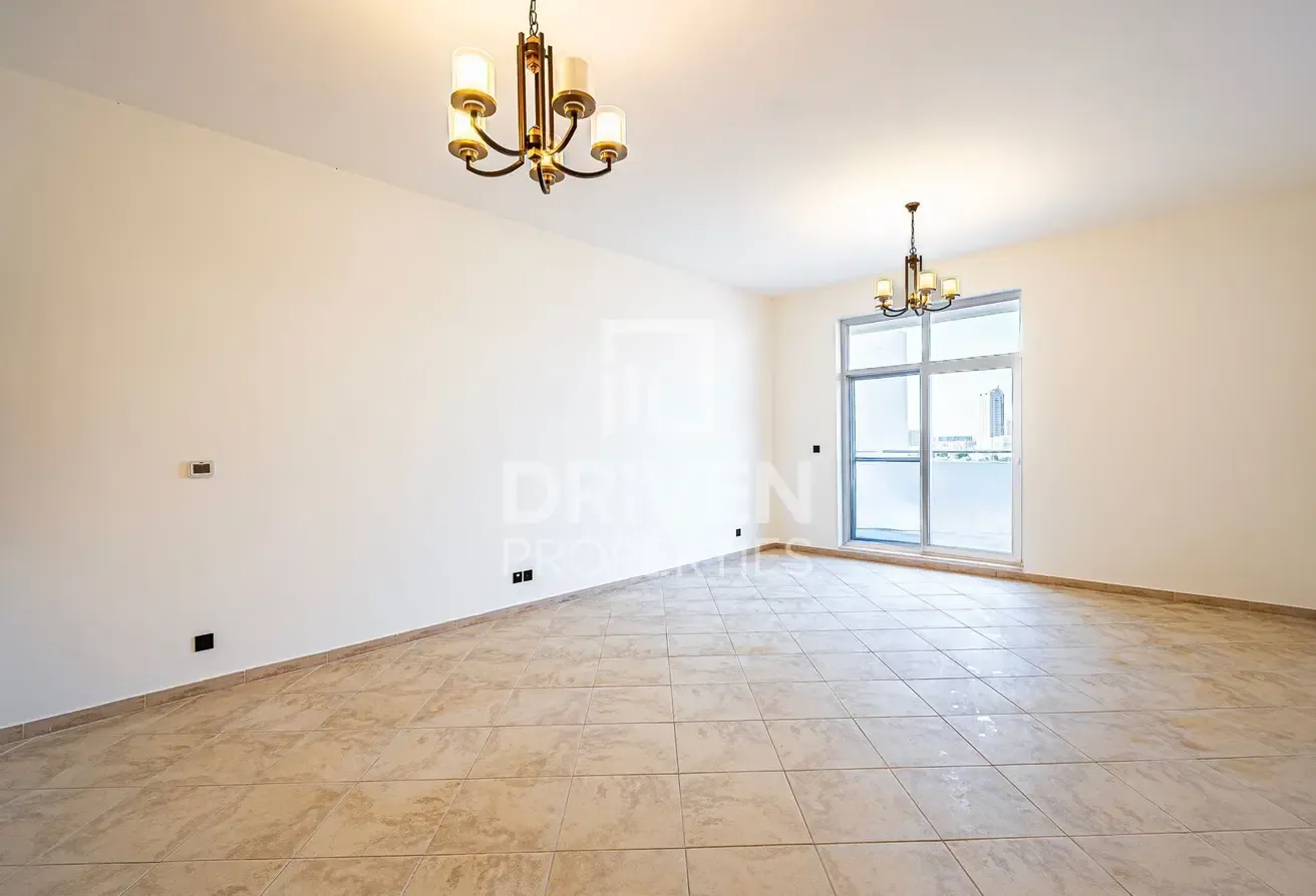 Upgraded Apt | Boulevard View | Strategic Location