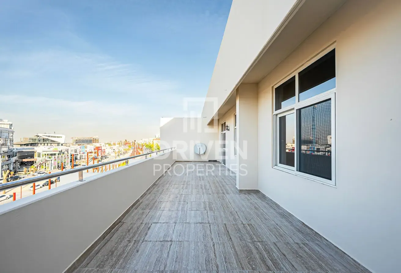 Upgraded Apt | Boulevard View | Strategic Location