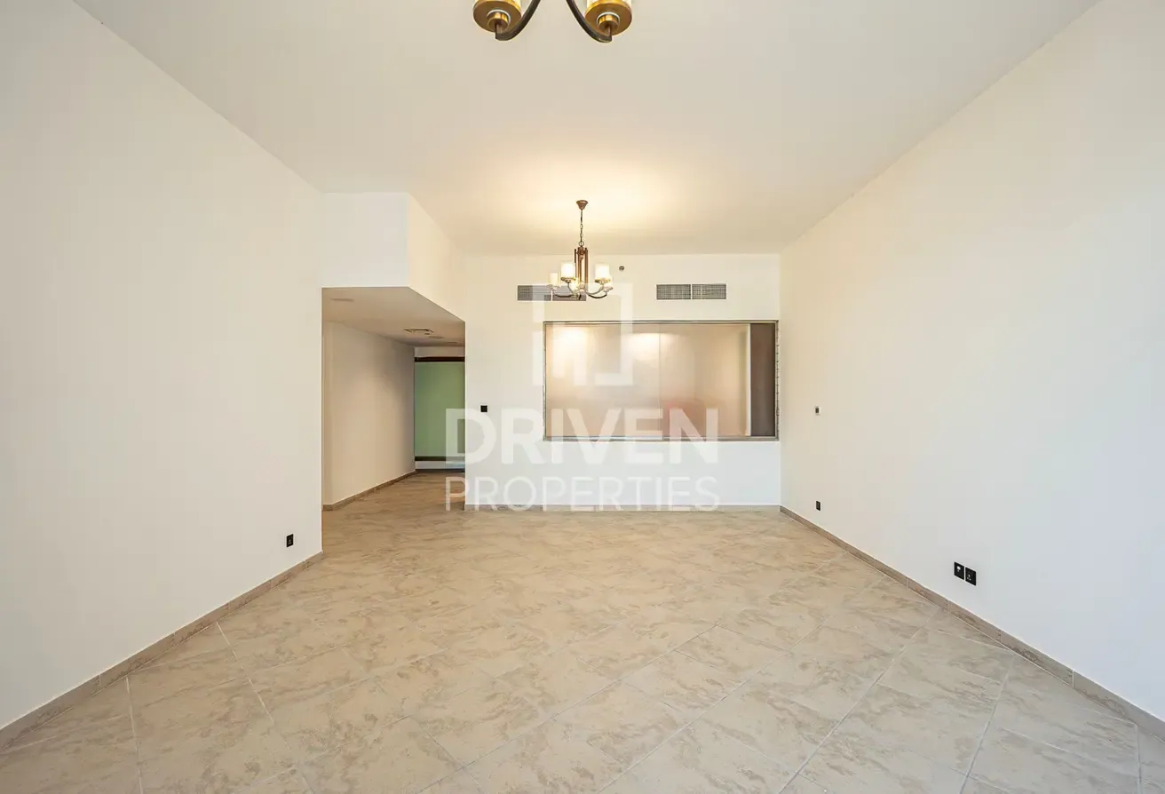 Upgraded Apt | Boulevard View | Strategic Location