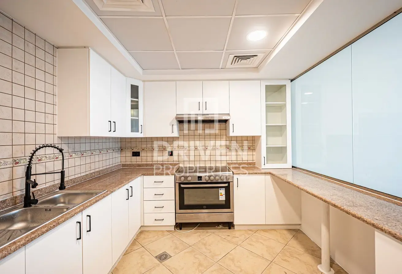 Upgraded Apt | Boulevard View | Strategic Location