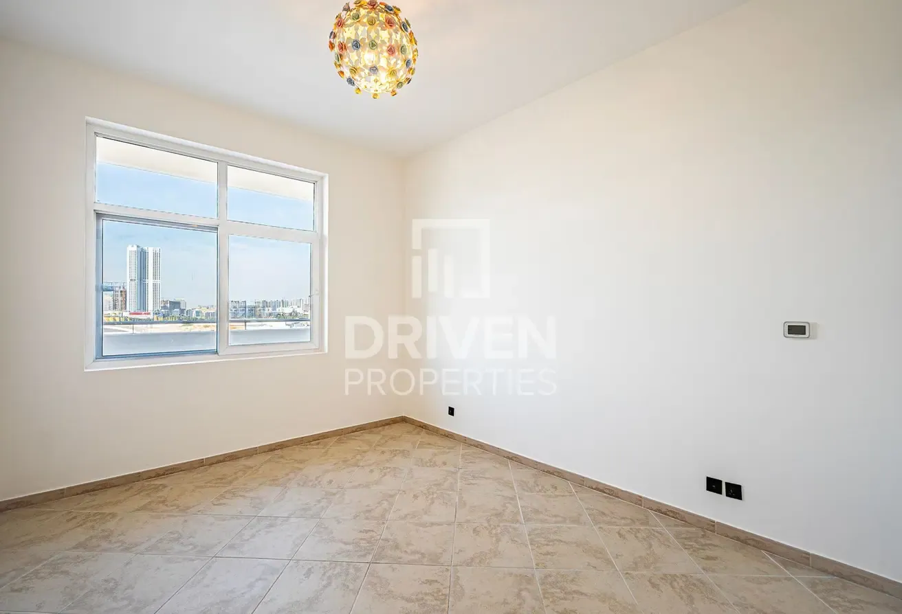 Upgraded Apt | Boulevard View | Strategic Location