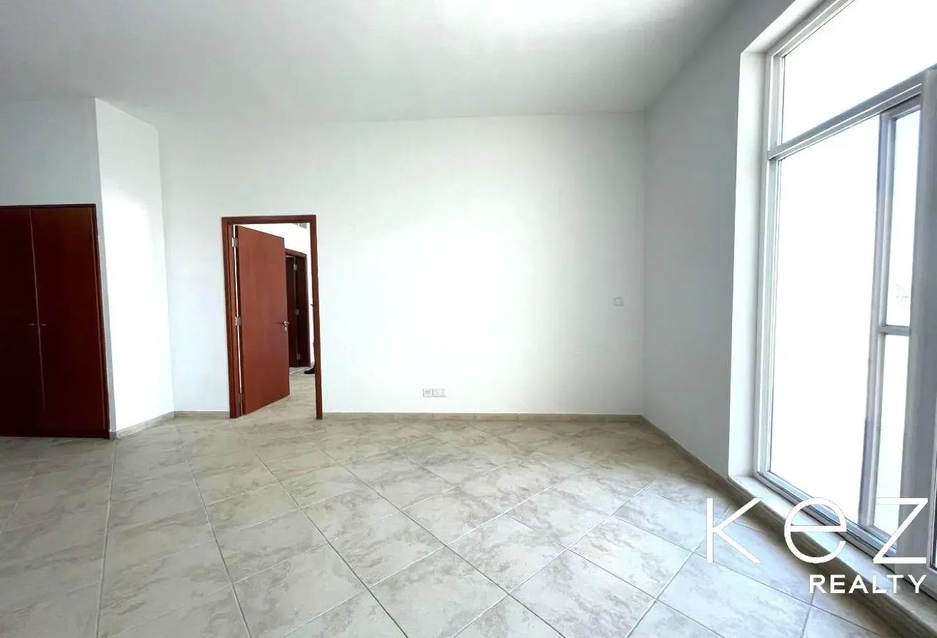 Spacious 1-Bedroom Apartment with Large Terrace