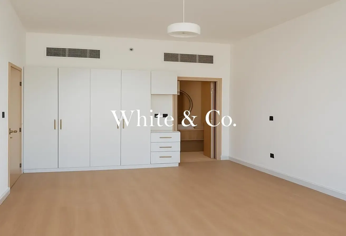 Full Upgrade | Community Facing | Spacious
