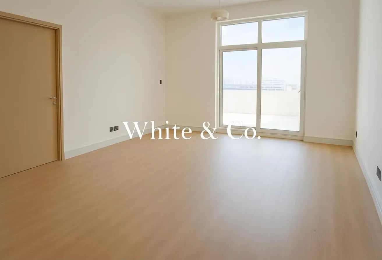 Full Upgrade | Community Facing | Spacious