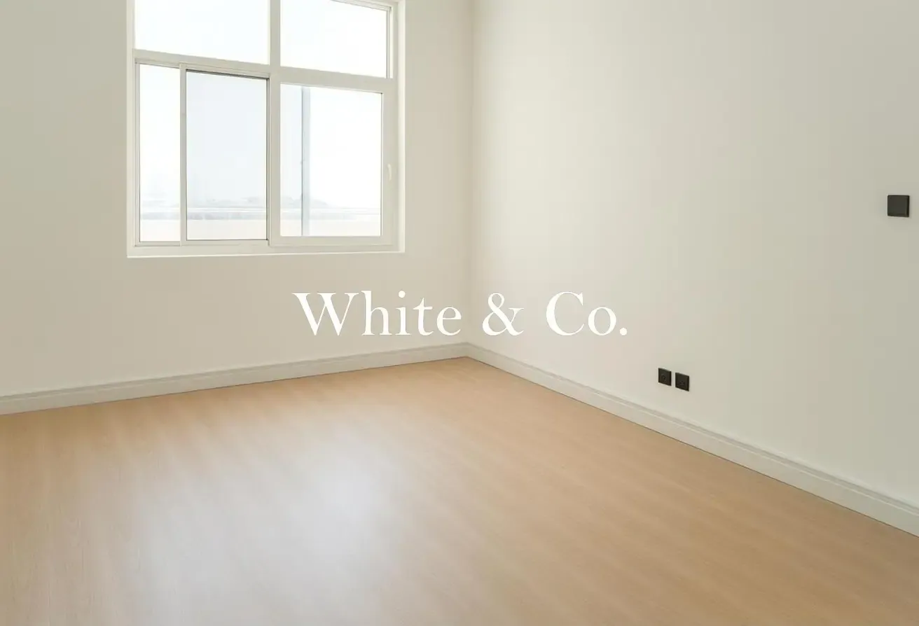 Full Upgrade | Community Facing | Spacious