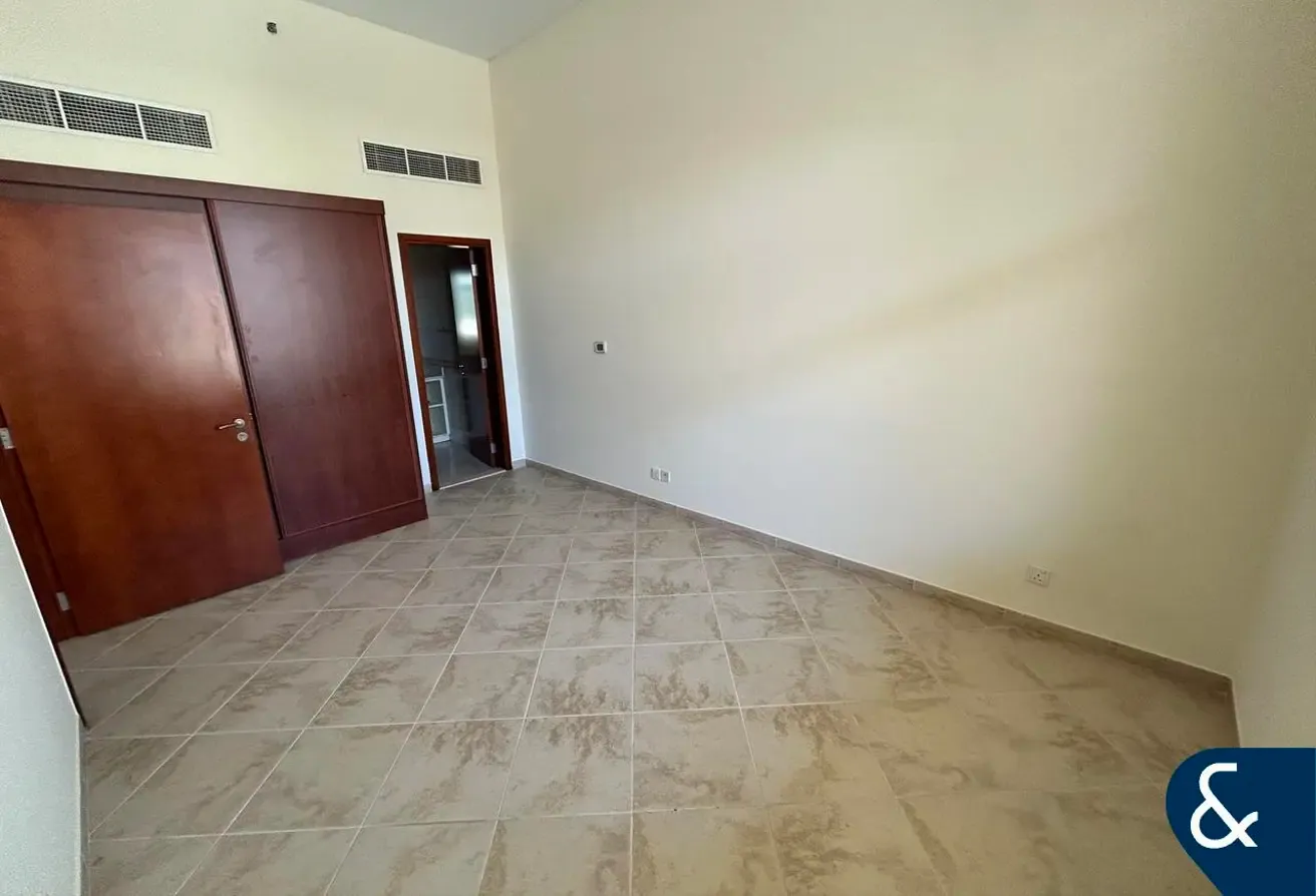 One Bed With Terrace I Vacant Now I 1566 Sqft