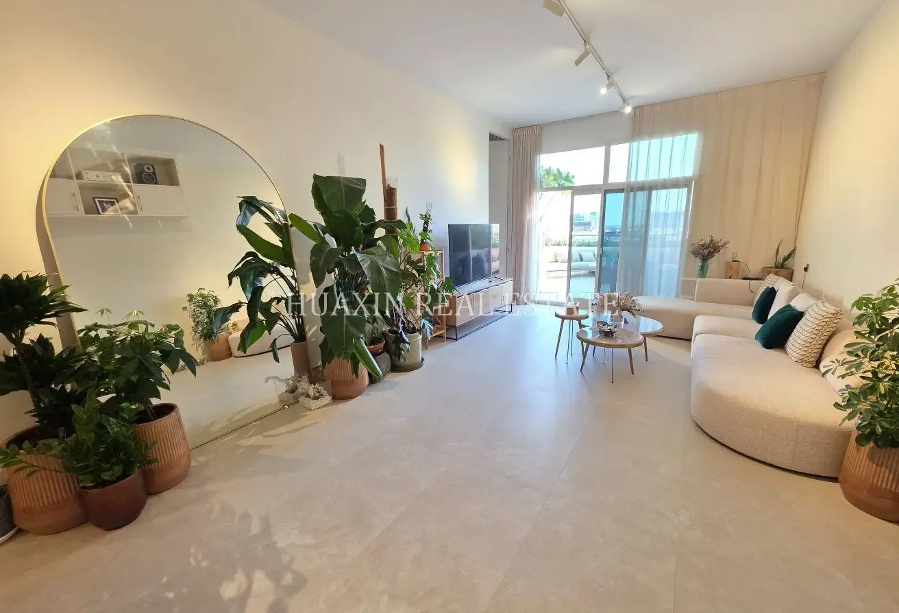 Lush Green Park Views | Vacant | Fully Upgraded