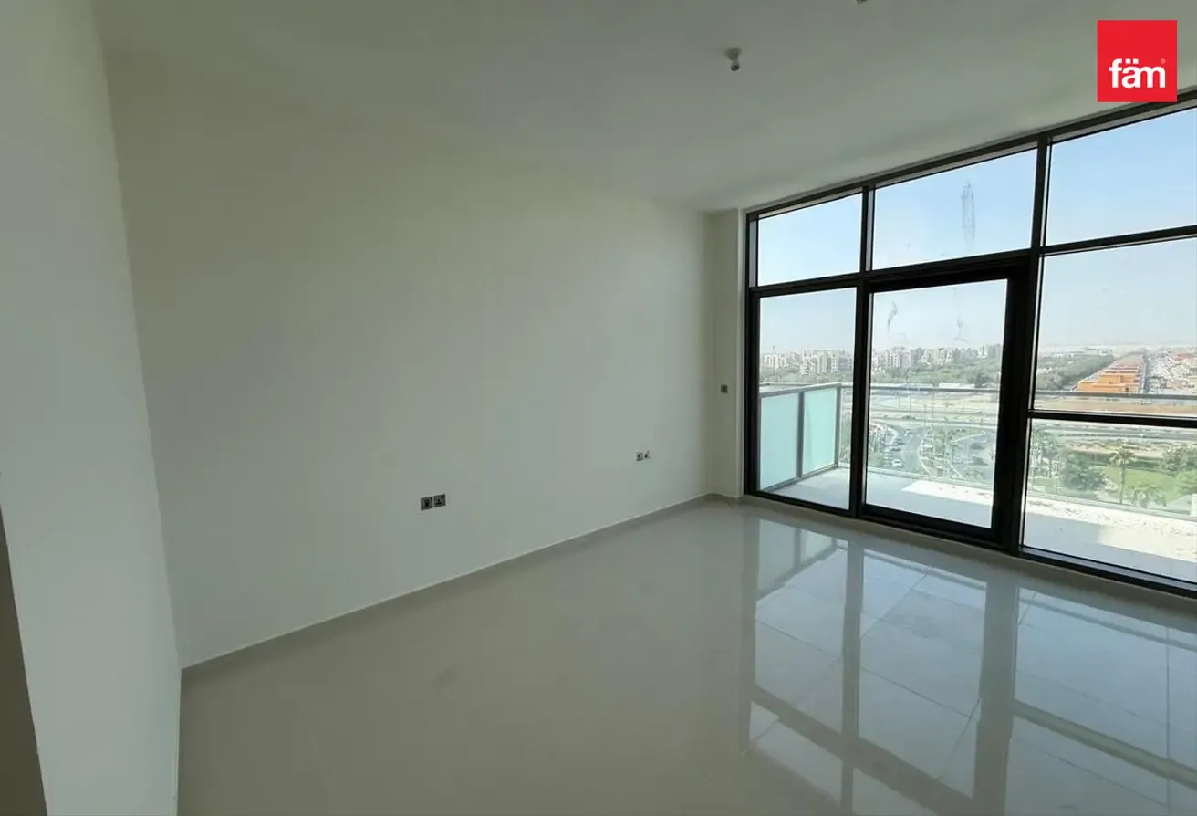 Large 2br + Maid | High Floor | Vacant October