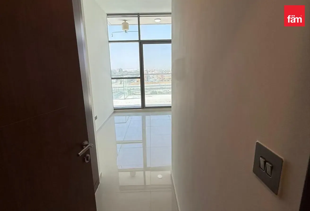 Large 2br + Maid | High Floor | Vacant October